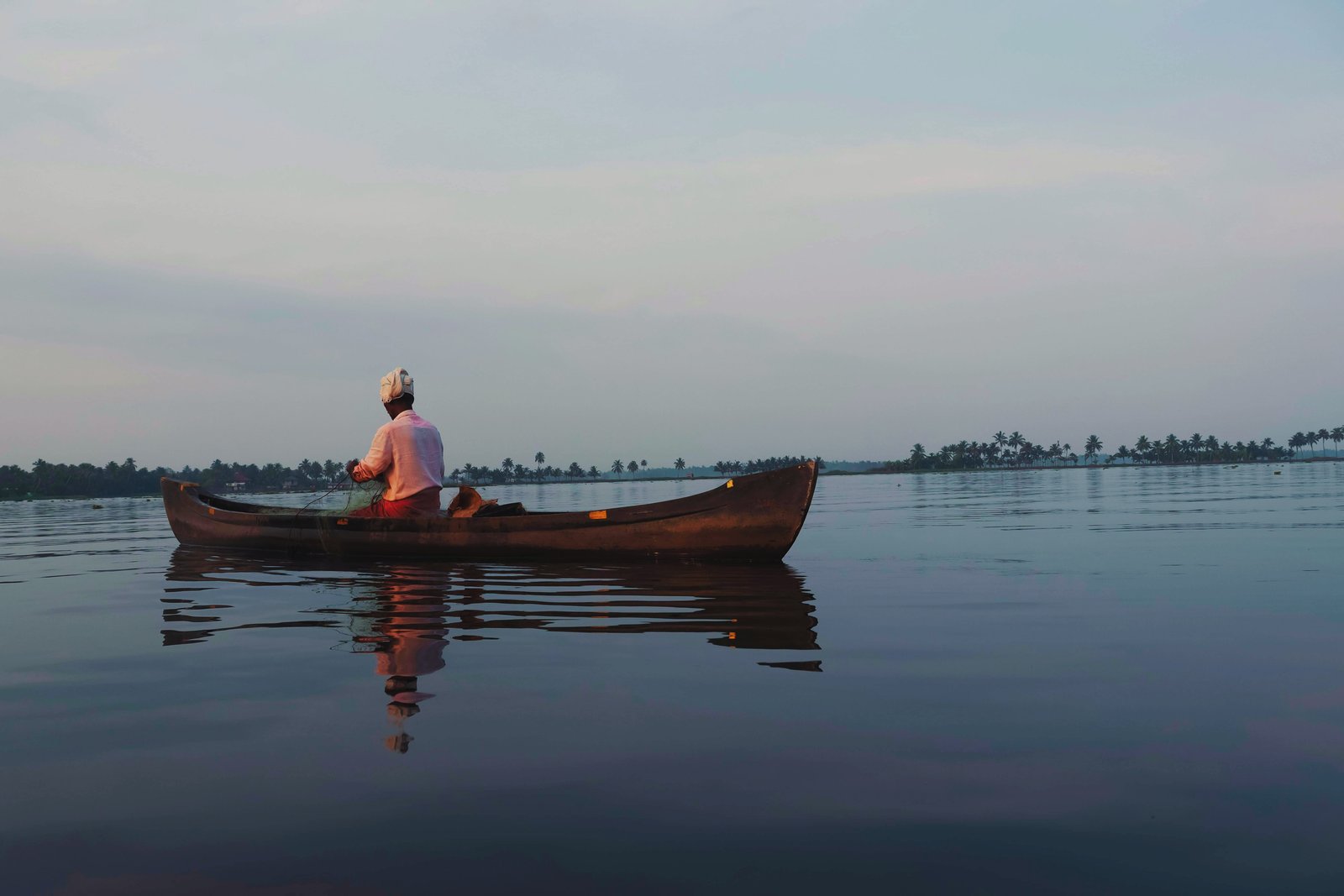 traditional fisherman alappuzha alleppey kerala india backwaters houseboat